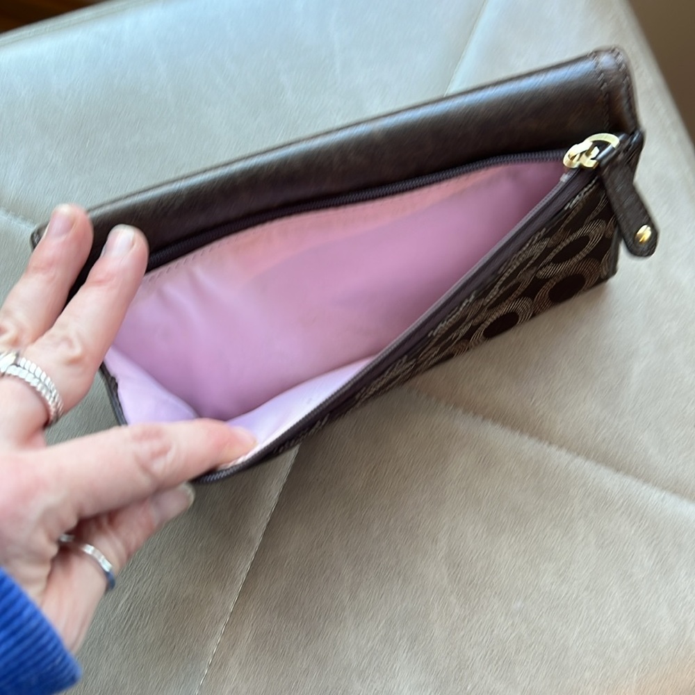 EUC COACH WALLET - Picture 8 of 11